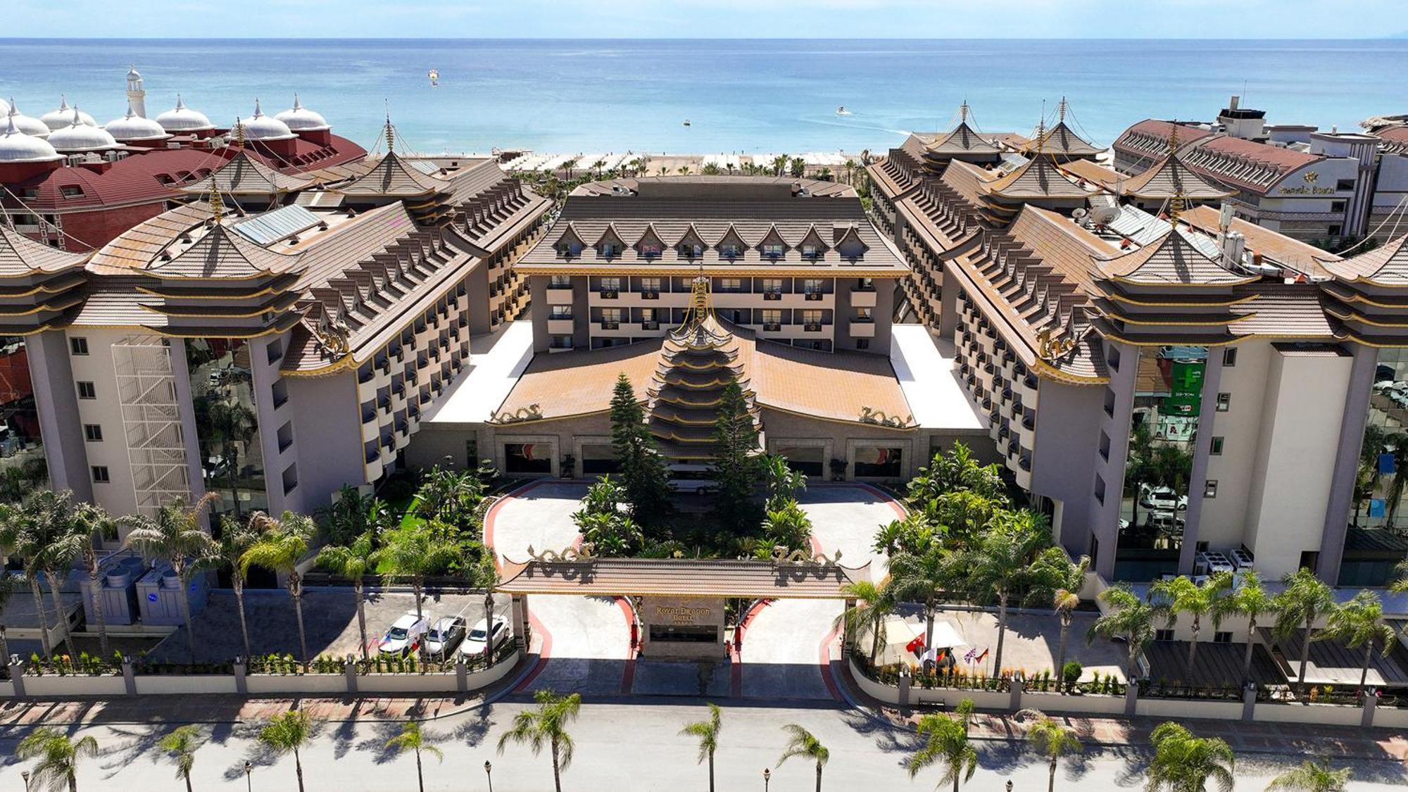 Royal Dragon Hotel Side Exterior foto