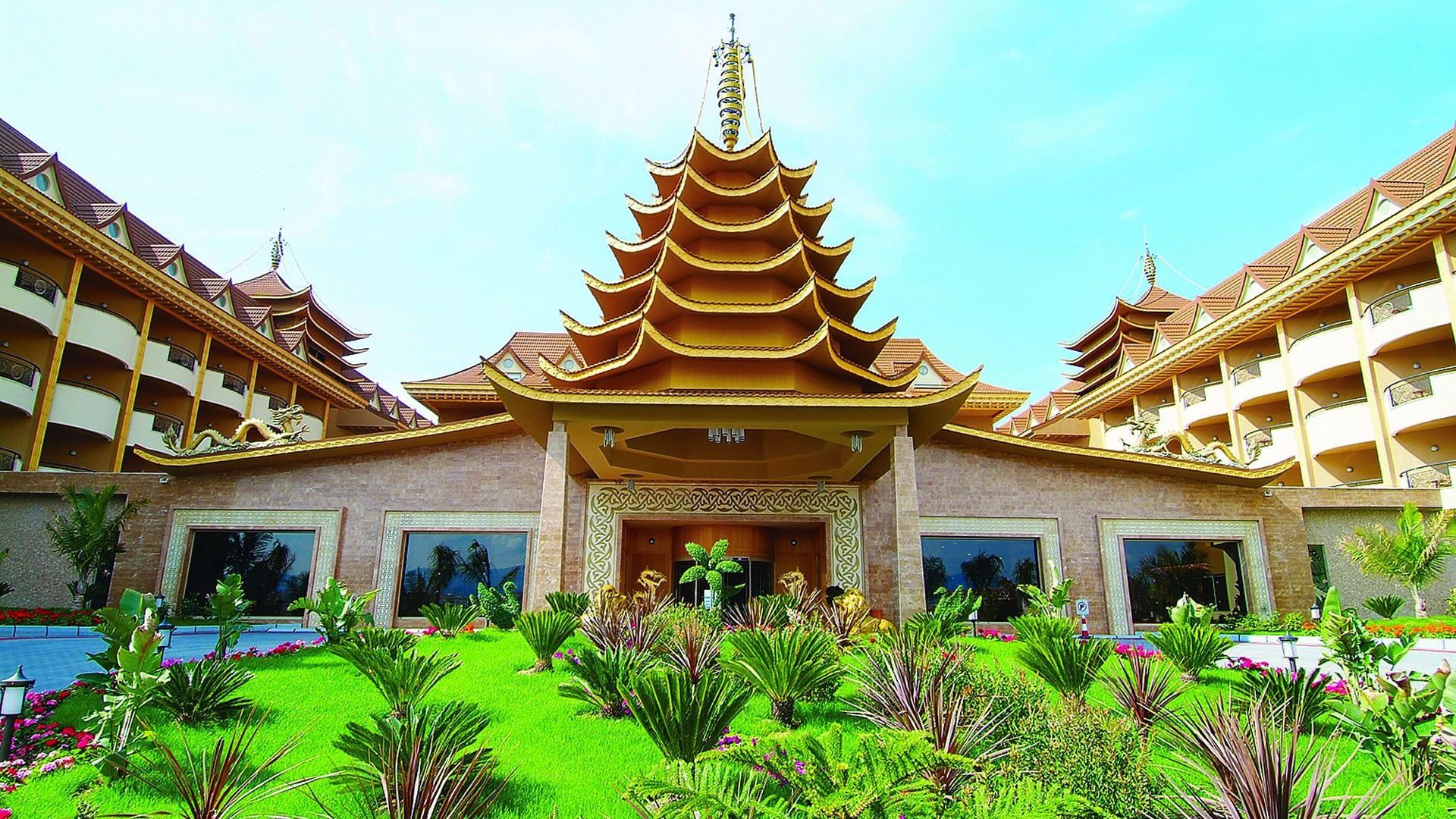 Royal Dragon Hotel Side Exterior foto